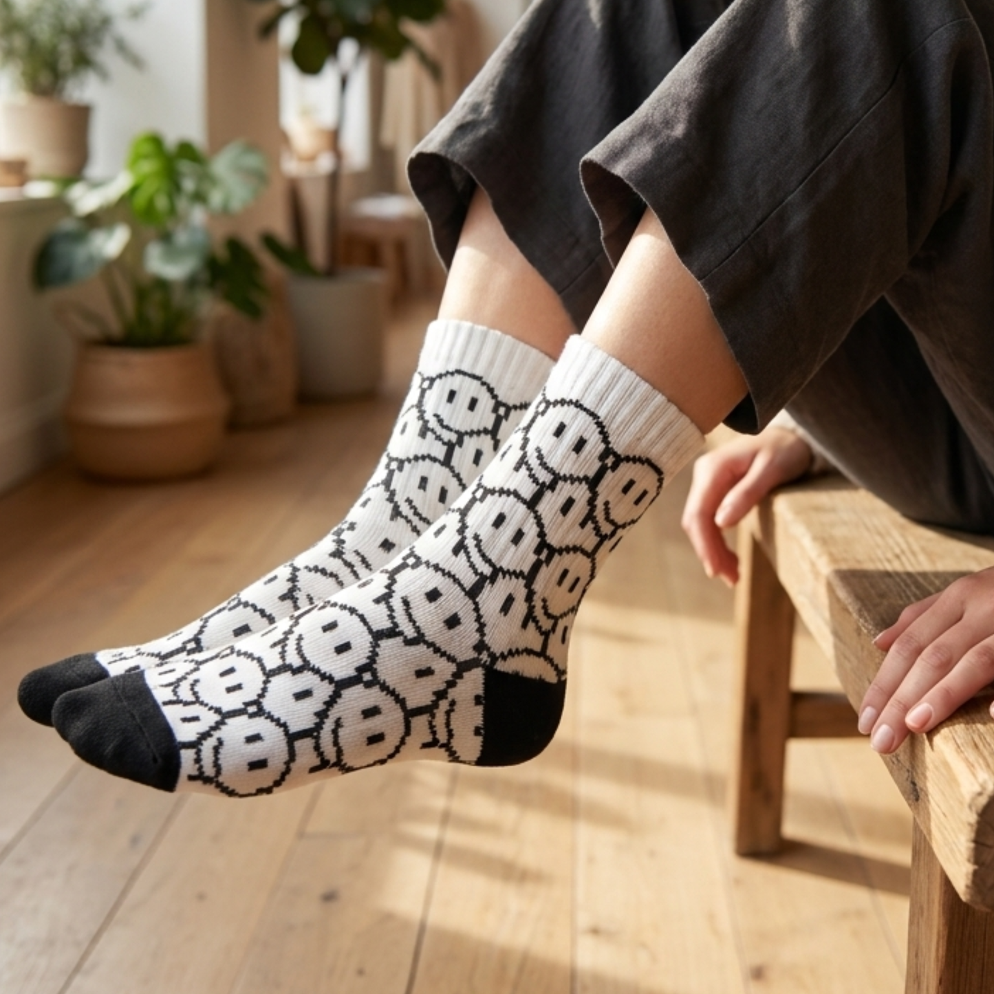 White/Black Smile Socks One Size