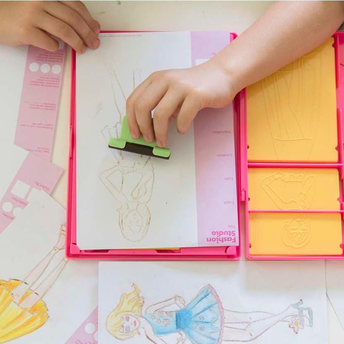 Fashion Studio, Mix and Match 200 Fashion Designs, Arts and Craft Activity