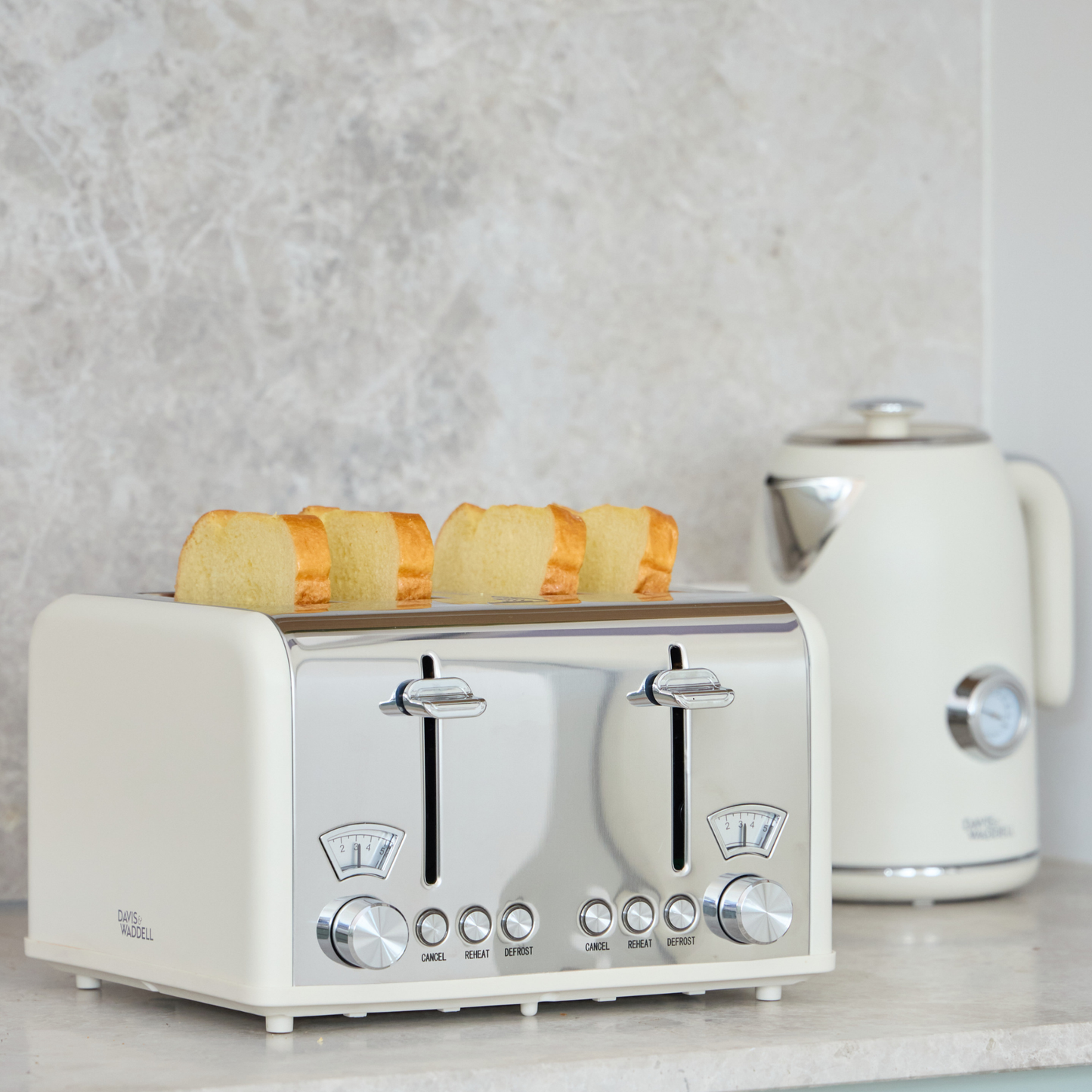 Davis & Waddell Newbury Vintage Toaster & Kettle Set – Cream